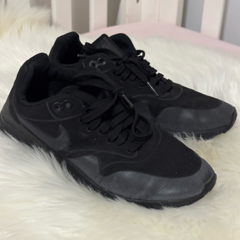 Black Nike Sneakers